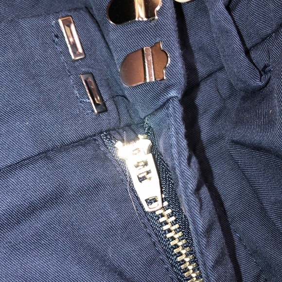 VINCE. Size 2 navy blue tapered cotton pants - Picture 10 of 10